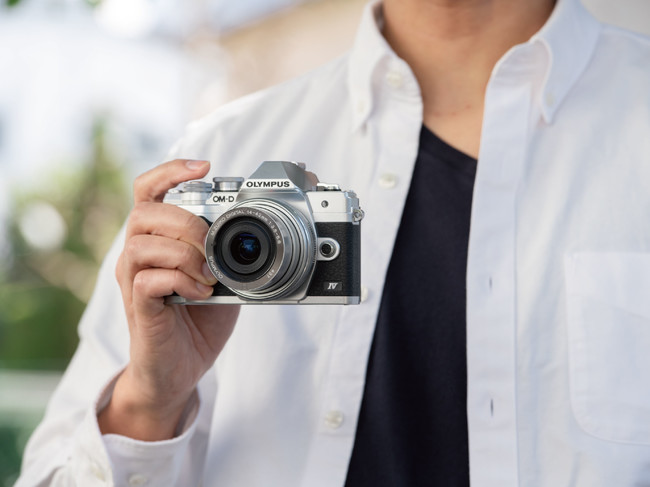 コンパクトなミラーレス一眼カメラ「OLYMPUS OM-D E-M10 Mark IV」が予約開始!