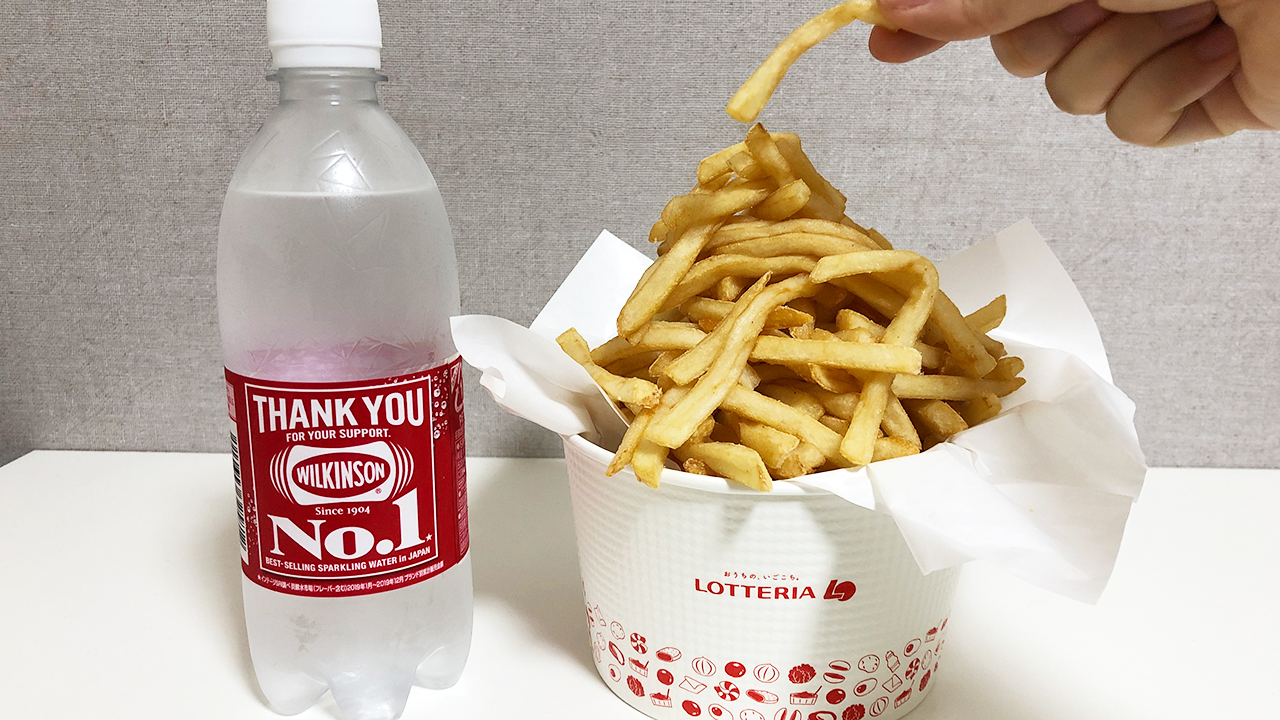 この量で500円はヤバいw 夏休みの引きこもりが捗る「ウルトラまんが盛りポテト」実食!!