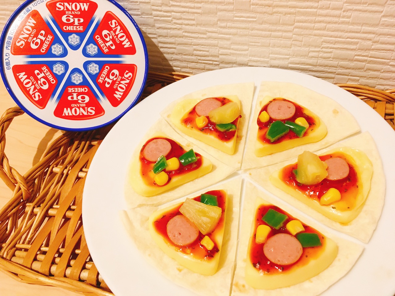 6Pチーズに具材をのせて、めちゃくちゃ分厚いチーズが楽しめる「とろッピ〜ザ」作ってみた!!