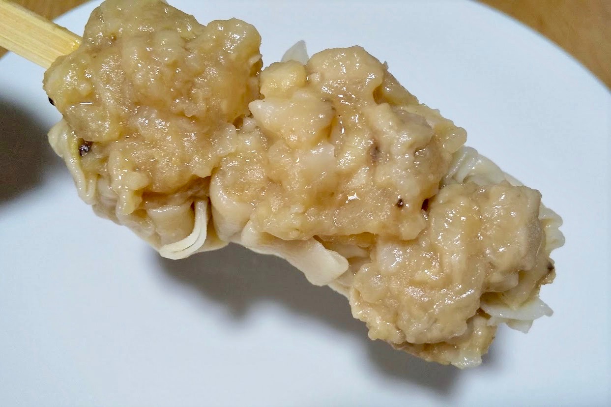 【ファミマ】新商品! ワンハンドで食べられる焼売!? 「肉しゅうまい串」食べてみた!
