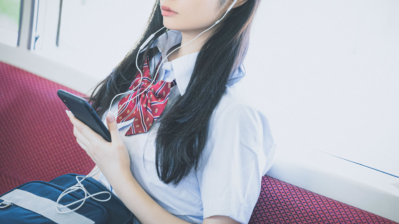 ASMRにおすすめのイヤホン・ヘッドホンは? 選び方も解説