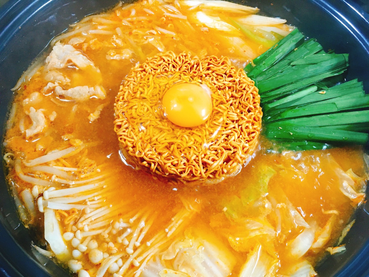 明日発売!! 鍋専用チキンラーメンって何!? 「金麦」についてくる「アクマのキムラー」食べてみた♪