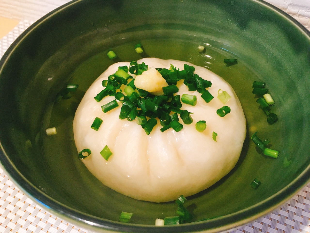 新食感のジュルジュル生地にハマる!! ヤマザキの肉まんを“超つゆだく”で食べてみた!!
