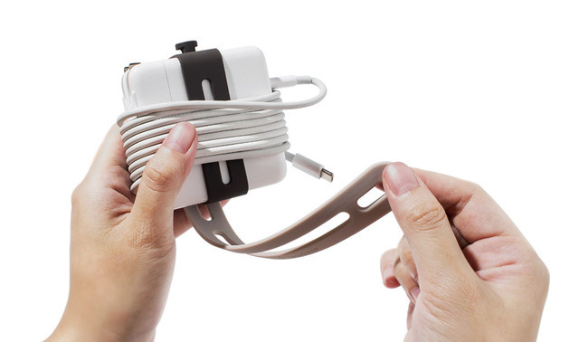 どんな束ね方でもOK!充電ケーブルとACアダプタをスッキリまとめられる