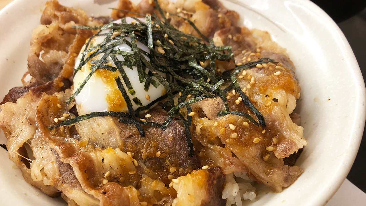 560円とは思えない肉量 松屋 お肉たっぷり 焼き牛めし やみつきにんにく醤油ダレ 食べてみた Appbank