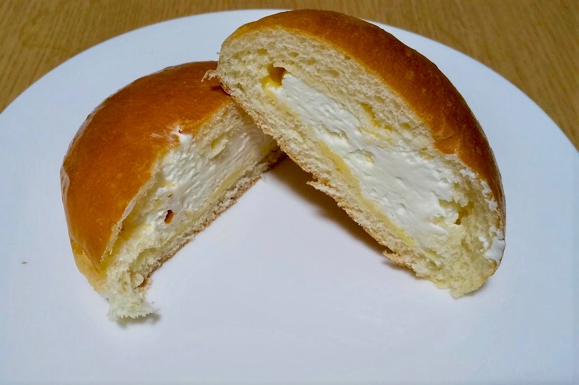 【ファミマ】新商品「冷やして食べるクリームパン」食べてみた! ボリューミーで満足度高い!
