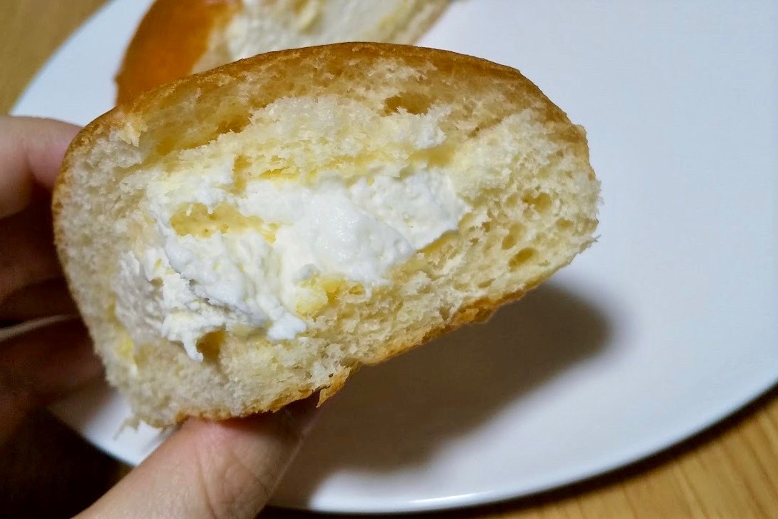 【ファミマ】新商品「冷やして食べるクリームパン」食べてみた! ボリューミーで満足度高い! | AppBank