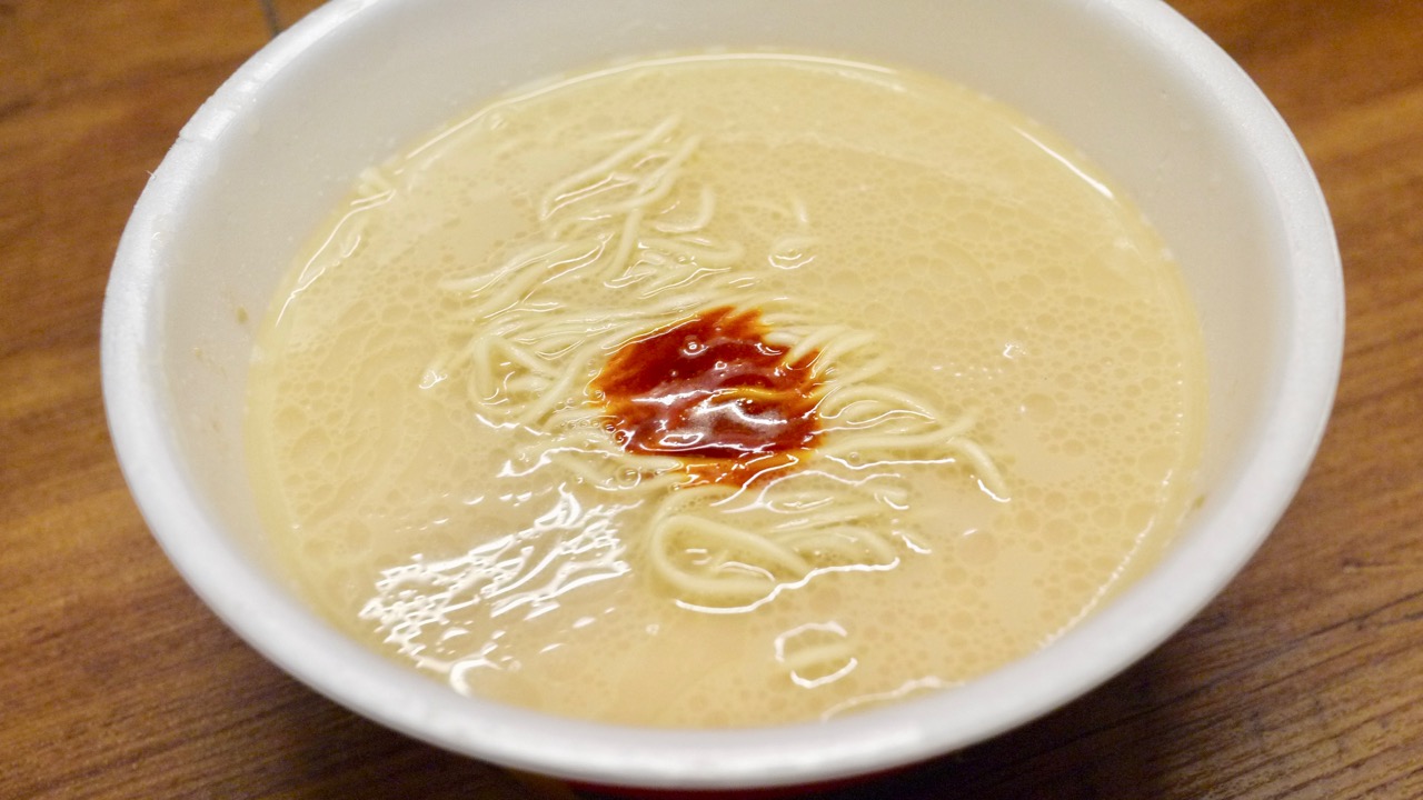 一 蘭 カップ ラーメン どこ