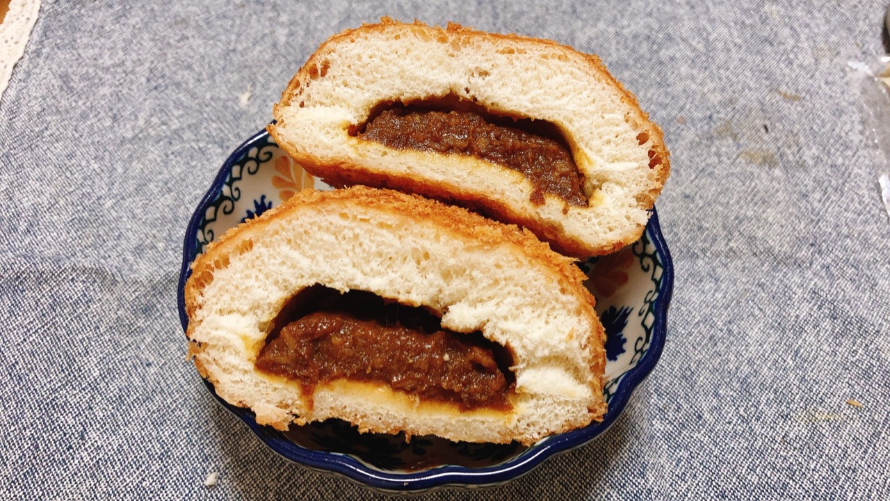 肉の旨味が溶け込んだビーフカレーパンを食べてみた もちっと食感の生地も激ウマ ファミマ Appbank 肉の旨味が溶け込んだビーフカレーパンを食べてみた もちっと食感の生地も激ウマ ファミマ Appbank