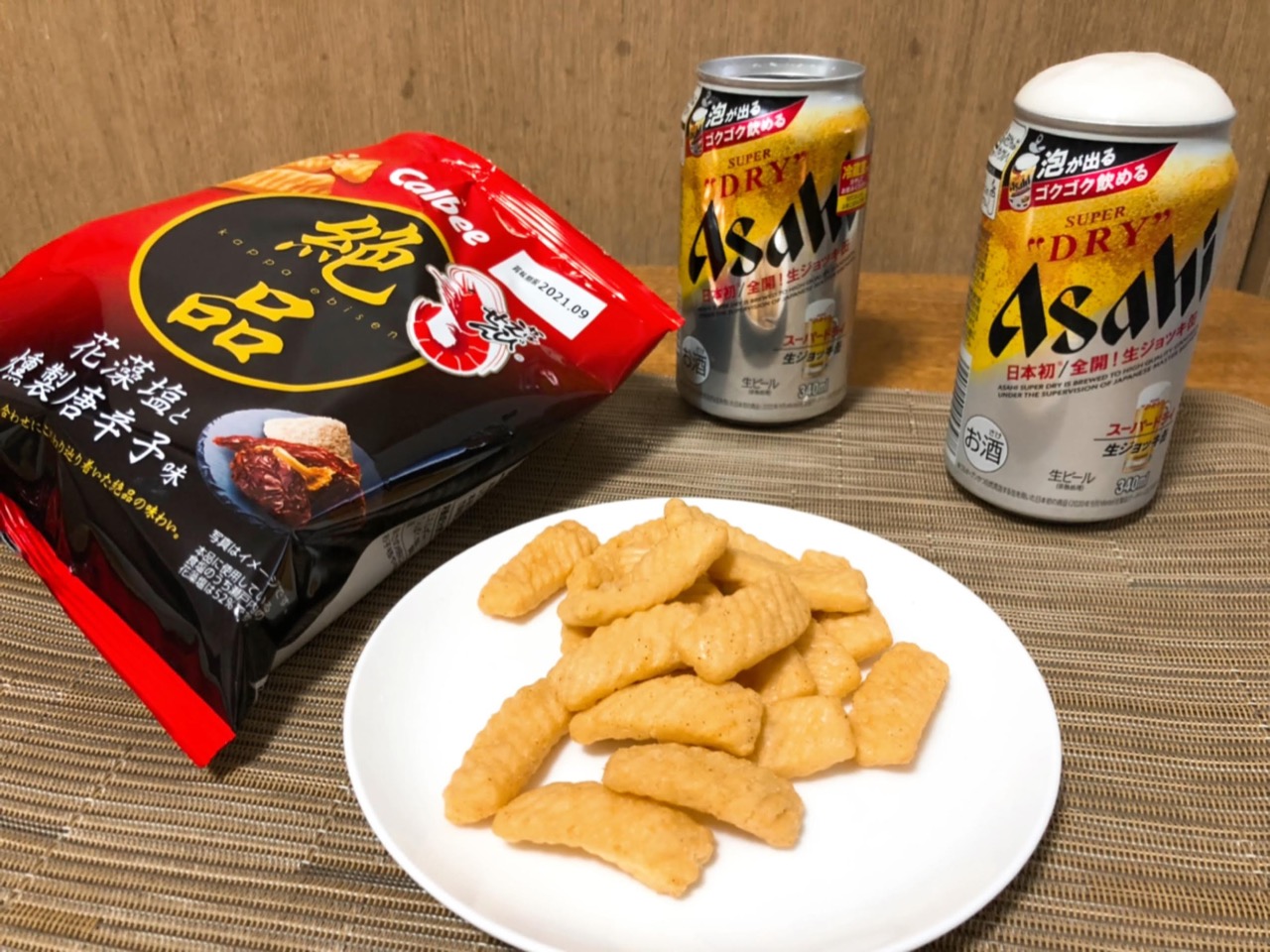 噂の生ジョッキ缶はテンション上がる！絶品かっぱえびせんとビールはやめられない止まらない