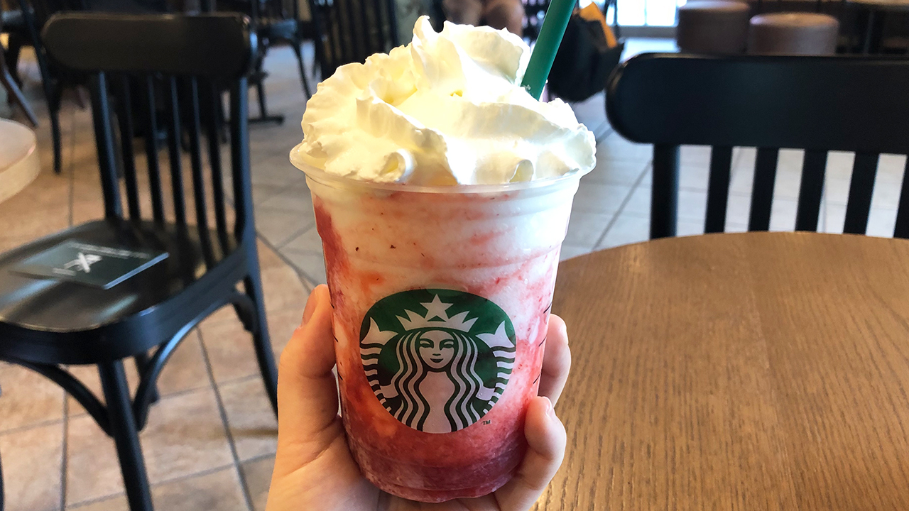 【スタバ新作】本日発売「スターバックス ストロベリー フラペチーノ」飲んでみた! いちご×ミルクの組み合わせ、美味しくないわけがないッ!!