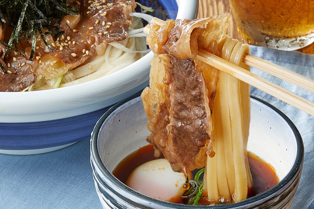 【丸亀製麺】『神戸牛旨辛つけうどん』と『神戸牛焼肉丼』が7月6日から登場!　過酷な夏を「夏うどん」で乗り切れ!!