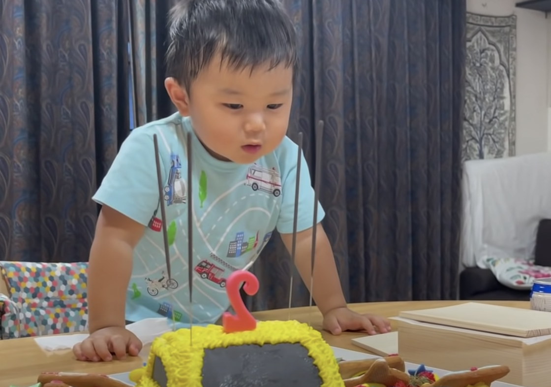 育児系youtubeチャンネル 見る前に跳べ の ゆうくん が2歳の誕生日を迎える そのかわいさに悶絶する人続出中 Appbank