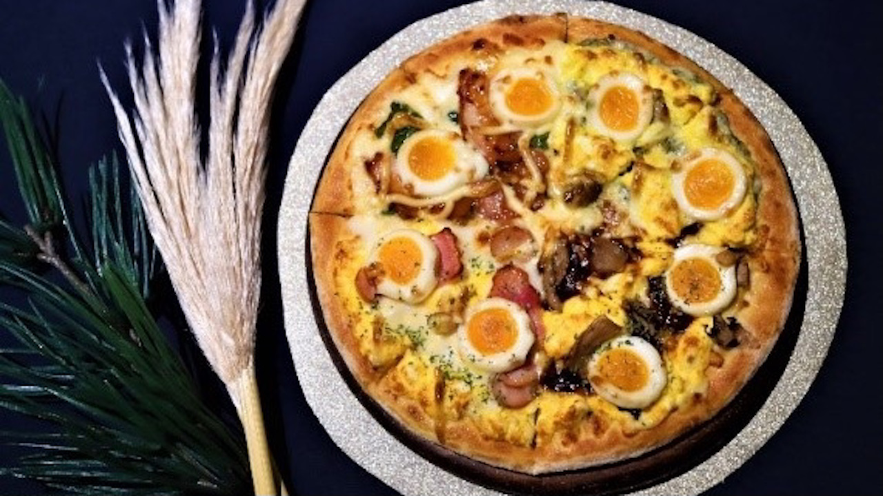 【ドミノ・ピザ】恒例の月見ピザがパワーアップ!!今年は”クワトロ”になって4つの味が楽しめる!9/6〜