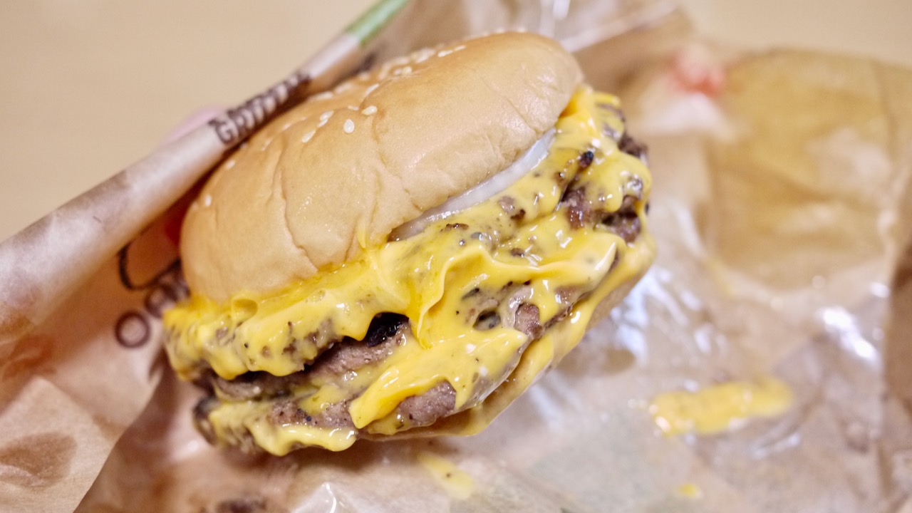 これはハンバーガーというより、肉!! 肉とチーズの味が超濃厚な「ビッグマウスバーガー」実食レビュー #バーガーキング