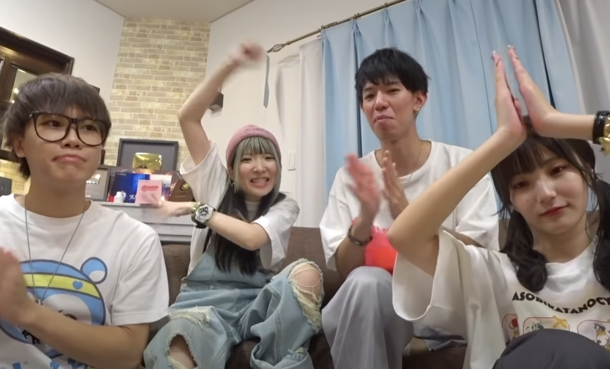 スカイピース 青ラブの4人がお泊り会 テオくん暴走で気まずいことに Appbank スカイピース 青ラブの4人がお泊り会 テオくん暴走で気まずいことに Appbank