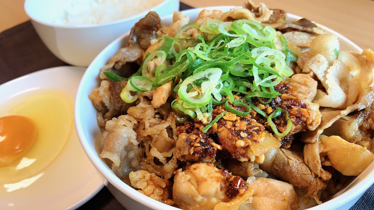 【テイクアウト】2,000kcal超え吉野家「スタミナ超特盛丼」食べてみた! 牛・豚・鶏の魅惑のコンボで大満足だ!!