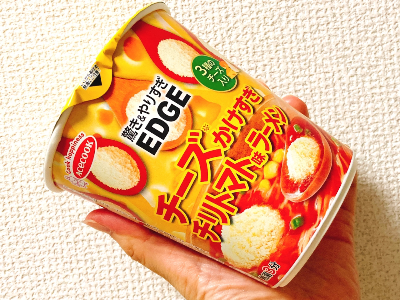 EDGE チーズかけすぎチリトマト味ラーメン