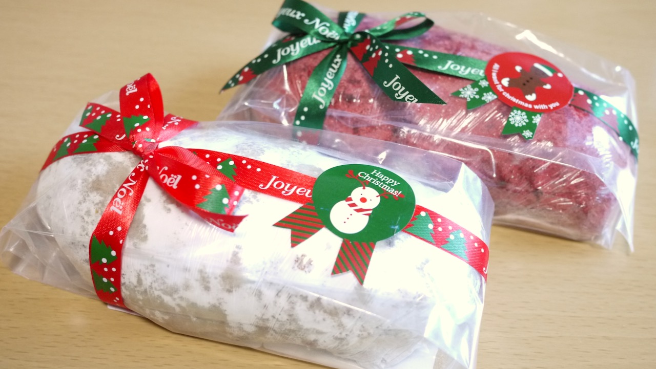 クリスマスにぴったり♪ 赤と白がかわいい「シュトーレン」がスチーム生食パン専門店“STEAM BREAD”から登場。オンラインでも購入可能!!