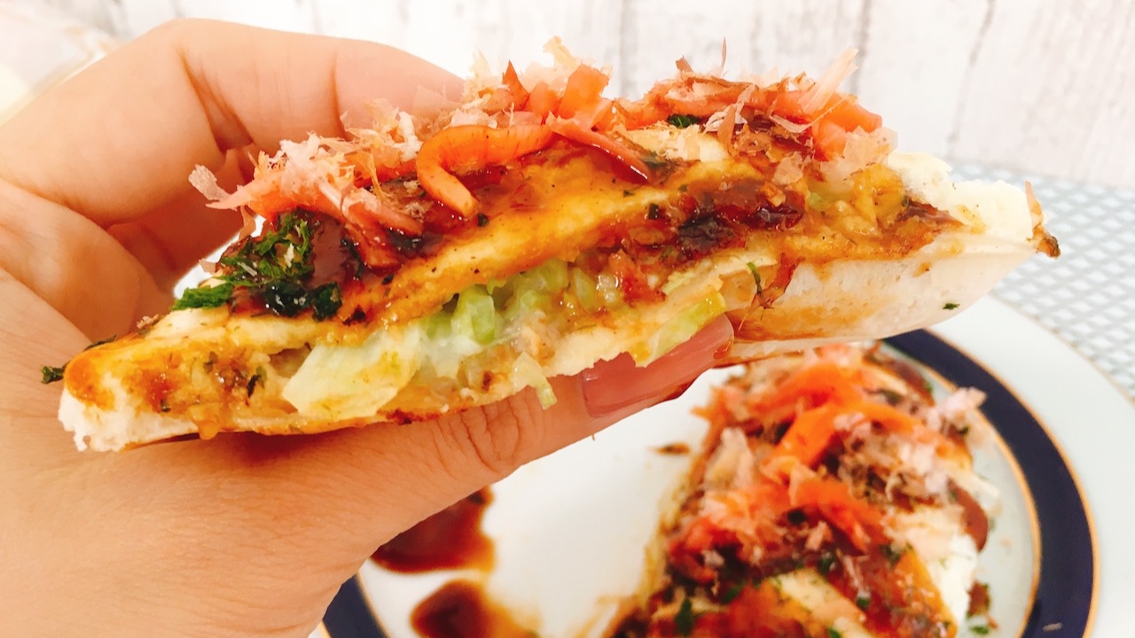 【レシピ】肉まんをプレスして作る“お好み焼き”がおいしすぎた!! 甘めのもっちり生地がソースと合うぅぅぅ〜!!