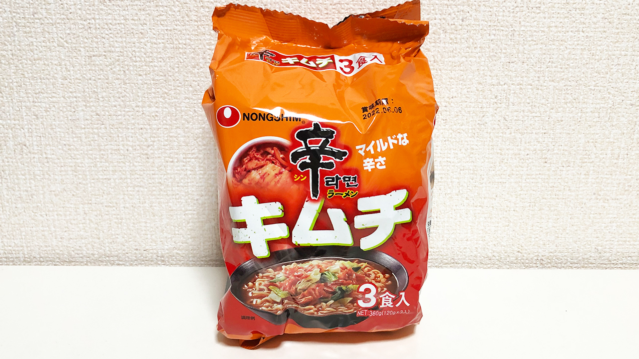 【激辛レビュー】マイルドな辛さで超食べやすい! キムチの酸味も効いててサッパリ食べられる「辛ラーメン キムチ」が美味しすぎた♪