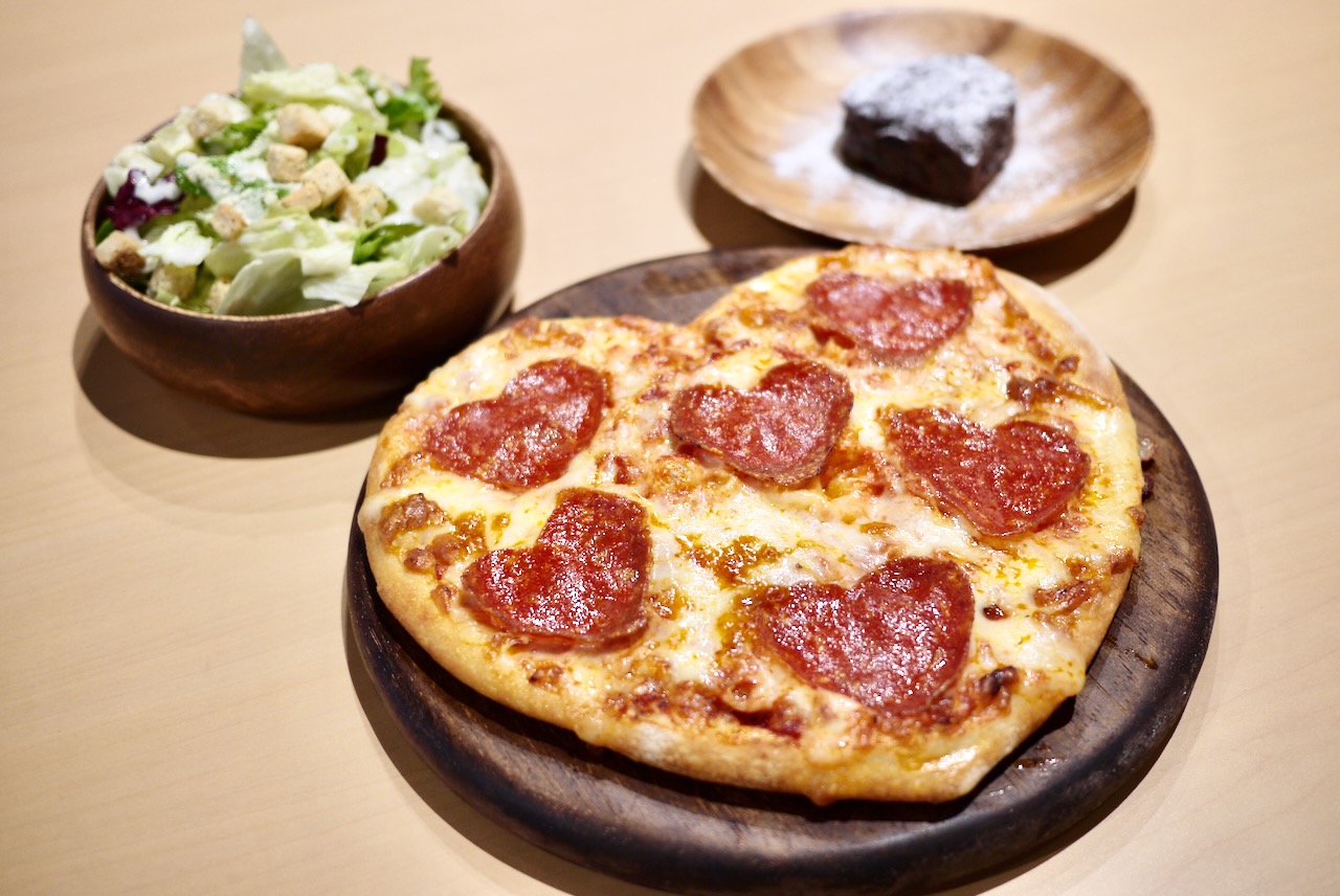 【ドミノ・ピザ】セットの方が安いバグ発生!?きゅんかわなハートの「ラブロニピザ」でバレンタインもピザパでしょ! #食べてみた