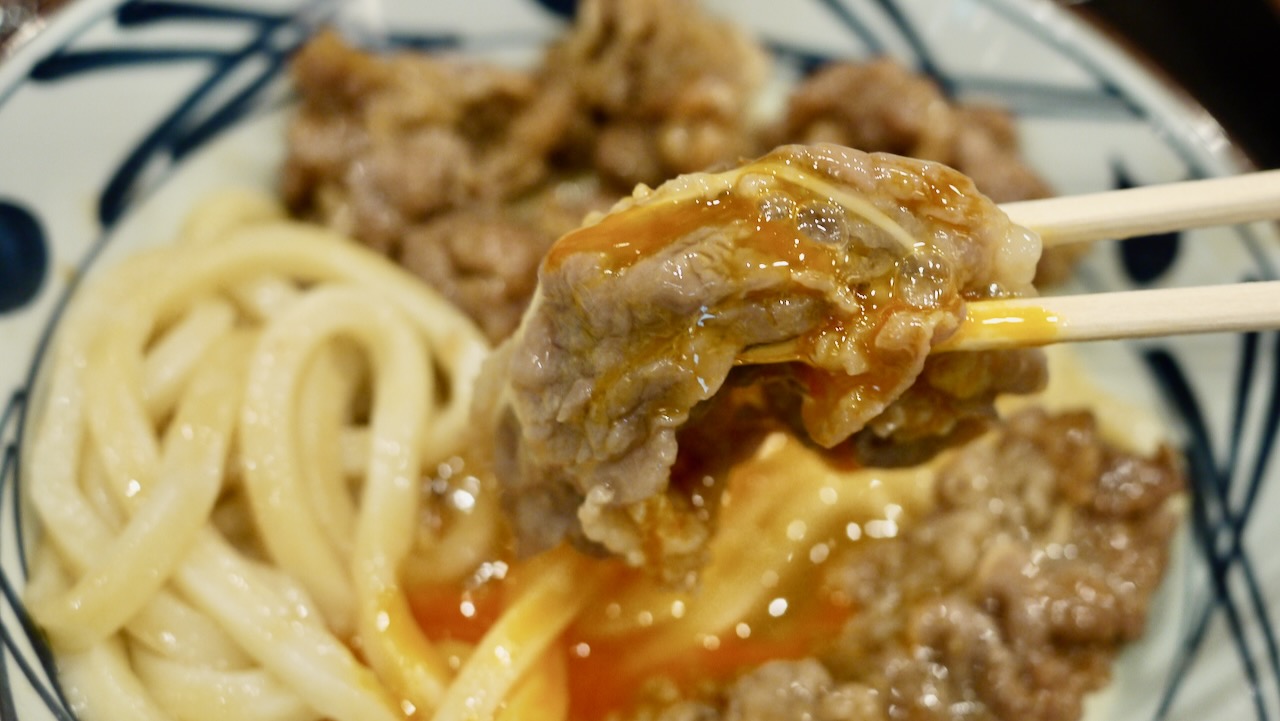 【丸亀製麺】明日発売「焼きたて肉うどん」シリーズ発売前に食べてみた! 出汁とお肉ってなんでこんなに旨いのかっ！