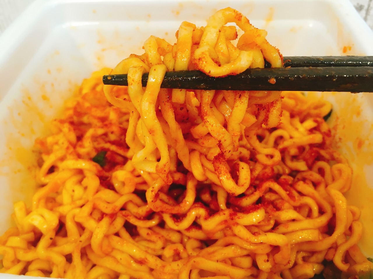 シビ辛 ファミマ限定 175 Deno汁なし担担麺 実食レポ 刺激がたまらないけど ふと我に返ってしまった件 Appbank