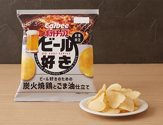 カルビー　ポテトチップス　ビール好きのための炭火焼鶏とごま油仕立て　62g