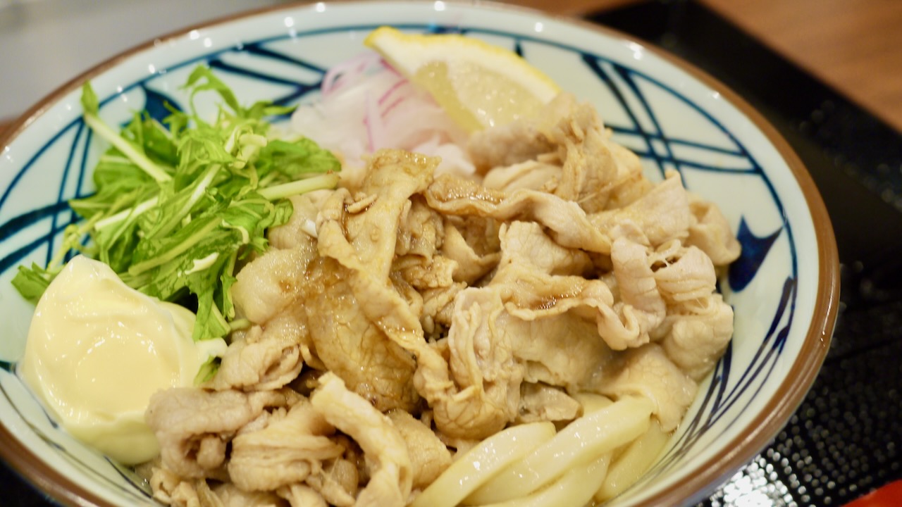 【丸亀製麺】明日発売『こく旨豚しゃぶぶっかけうどん』先行試食レポ!! ガツンと旨い夏うどんだ!!