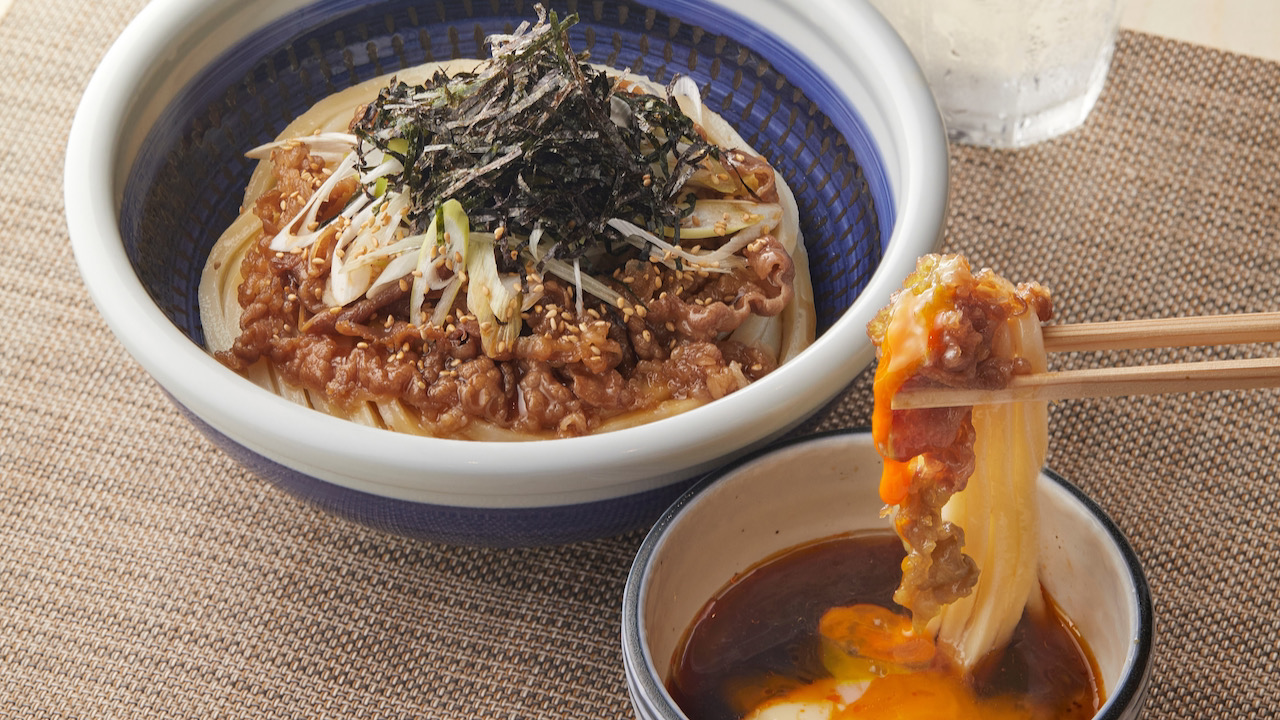 【丸亀製麺】本日より、がっつり『旨辛肉つけうどん』＆さっぱり『山菜おろし冷（ひや）かけうどん』期間限定で登場!