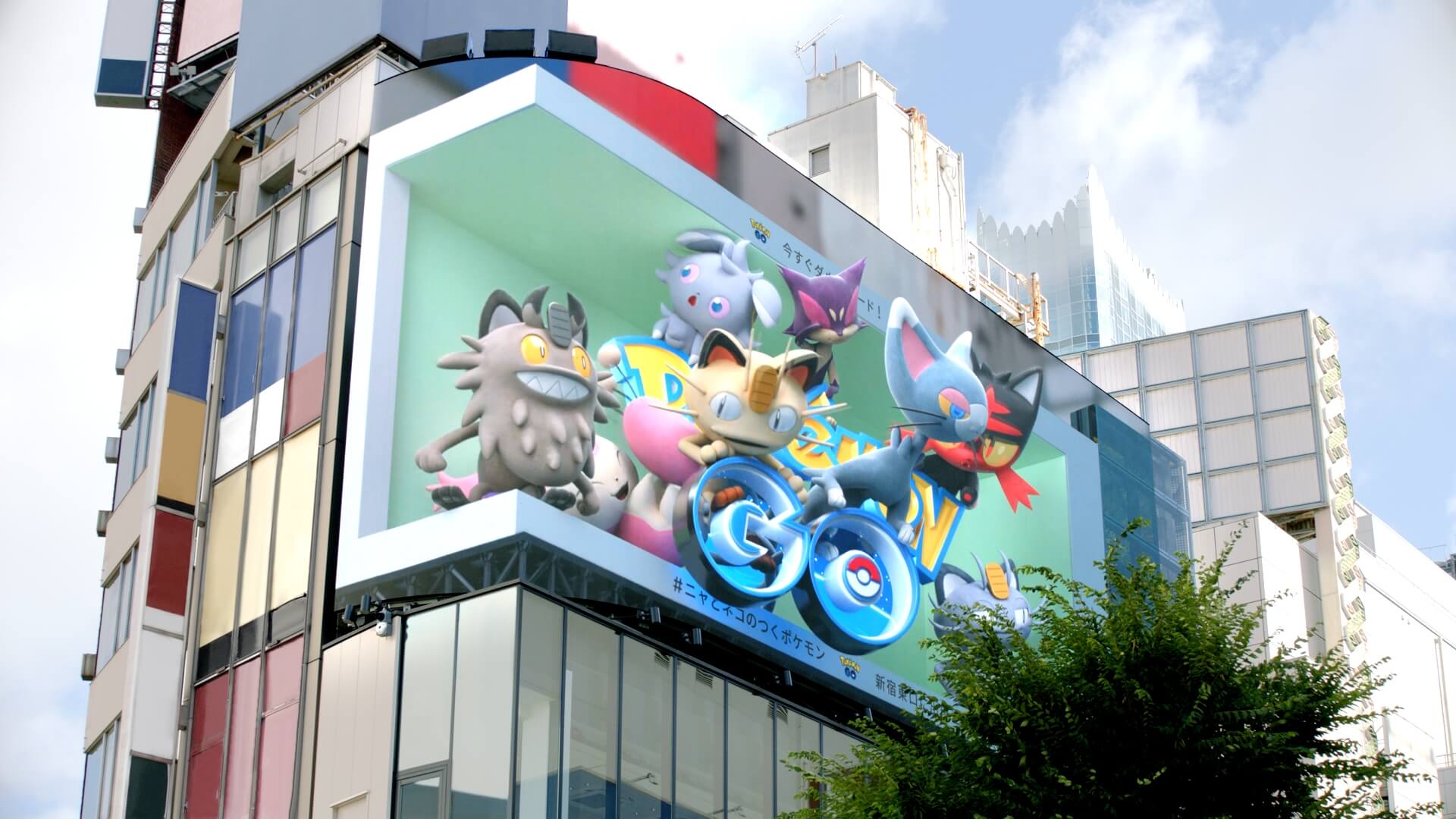 【ポケモンGO】新宿駅東口に3D広告が登場! 猫モチーフのポケモンの出現率もアップ