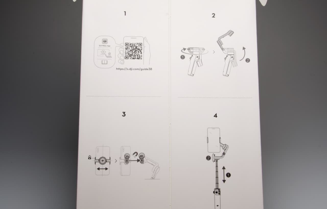 DJI「Osmo Mobile 6」の箱の内側に描かれた説明イラスト