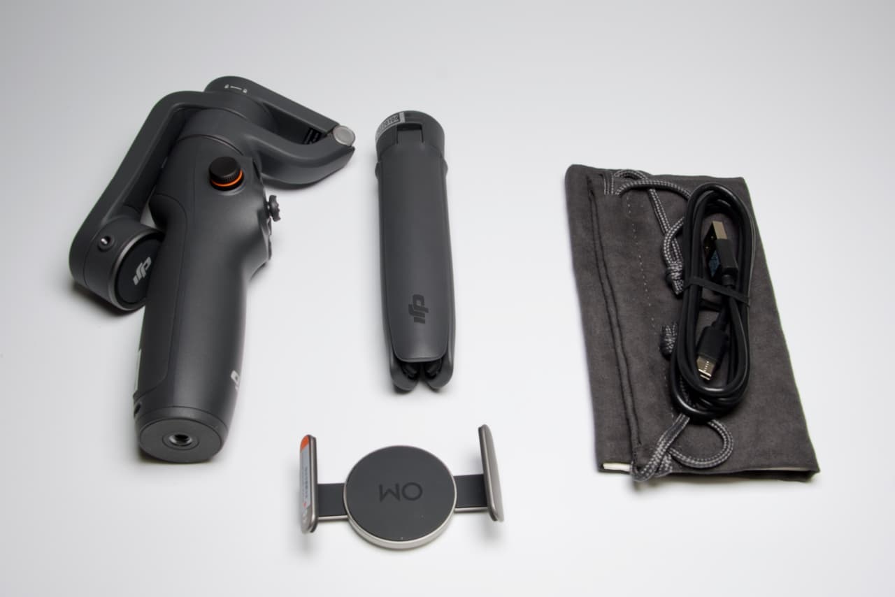 DJI「Osmo Mobile 6」のセット内容