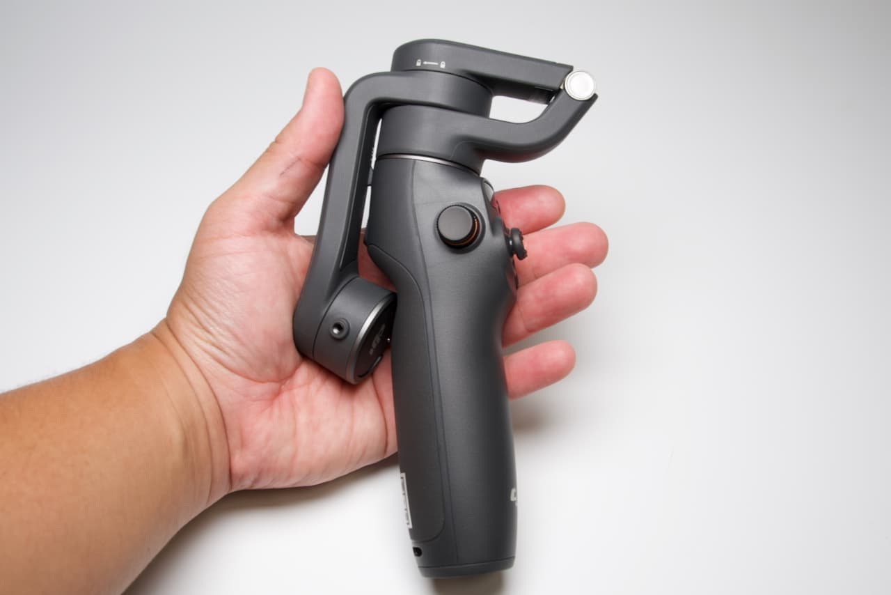 DJI「Osmo Mobile 6」は手のひらサイズ