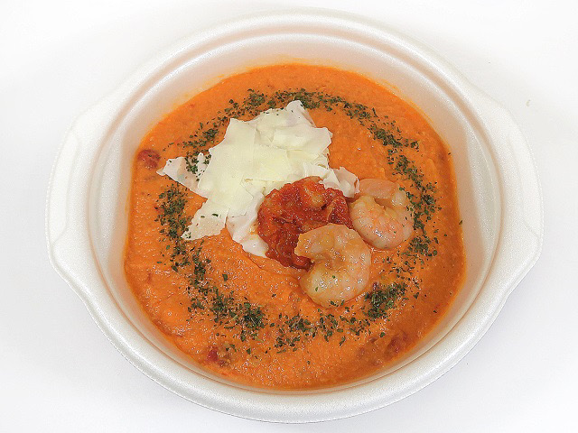 東京の西麻布にあるイタリア料理店「アルポルト」片岡シェフ監修。海老の旨味が溶け込んだ濃厚なトマトクリームスープパスタです。