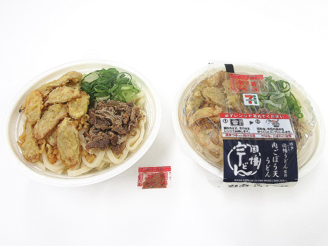 福岡県の有名店「因幡うどん」監修の肉ごぼう天うどんです。