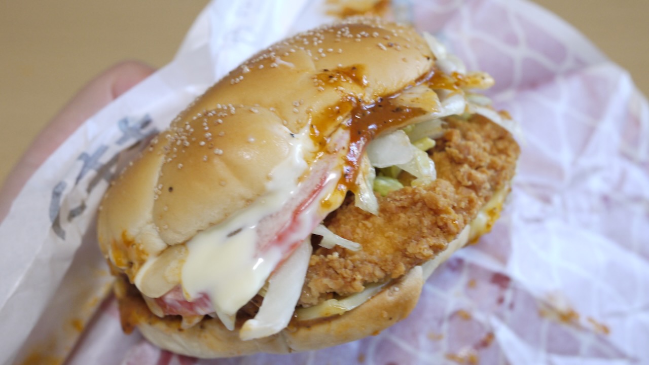 【マクドナルド】本日発売「ケバブ風チキンバーガー」食べてみた! 価格やカロリーもまとめてチェック!