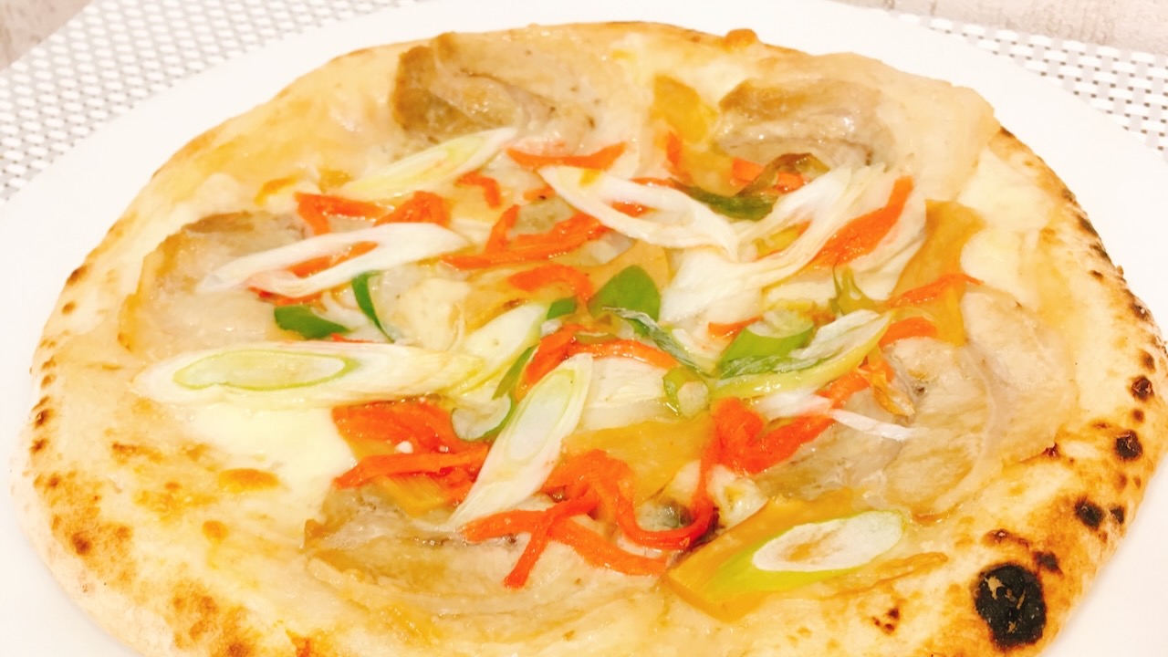 とんこつチャーシューピザ!? 九州の“ウマい”が詰まった個性はピザを食べてみた!