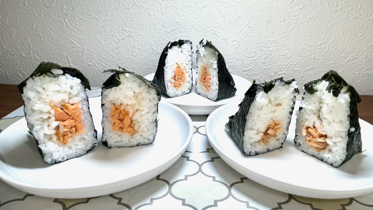 【これぞ国民食】コンビニ3社のおにぎりを徹底比較! 定番の鮭編