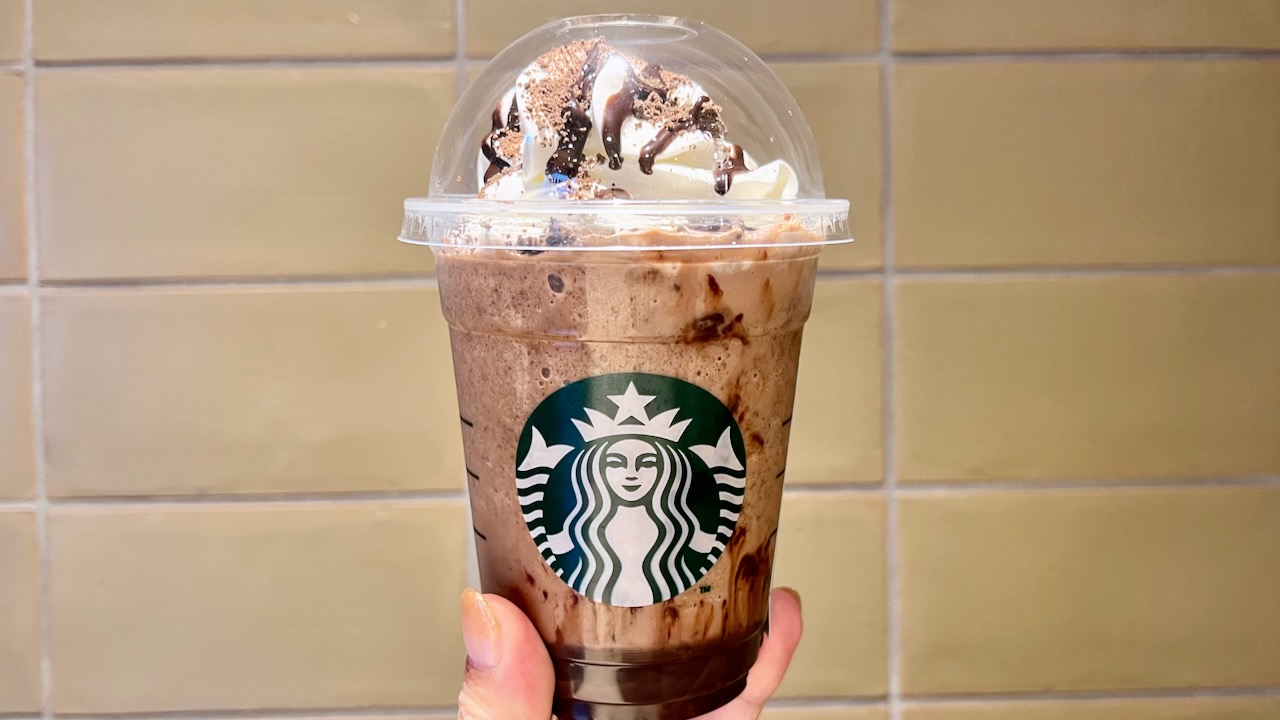 【スタバ新作】本日発売 #フォンダンショコラフラペチーノ 飲んでみた! カロリーや価格もまとめてチェック!