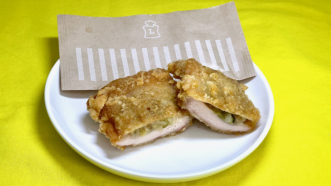 #ローソン 本日発売! 「ソースinLチキ 餃子味」食べてみた!  個性強めで食欲が止まらない〜