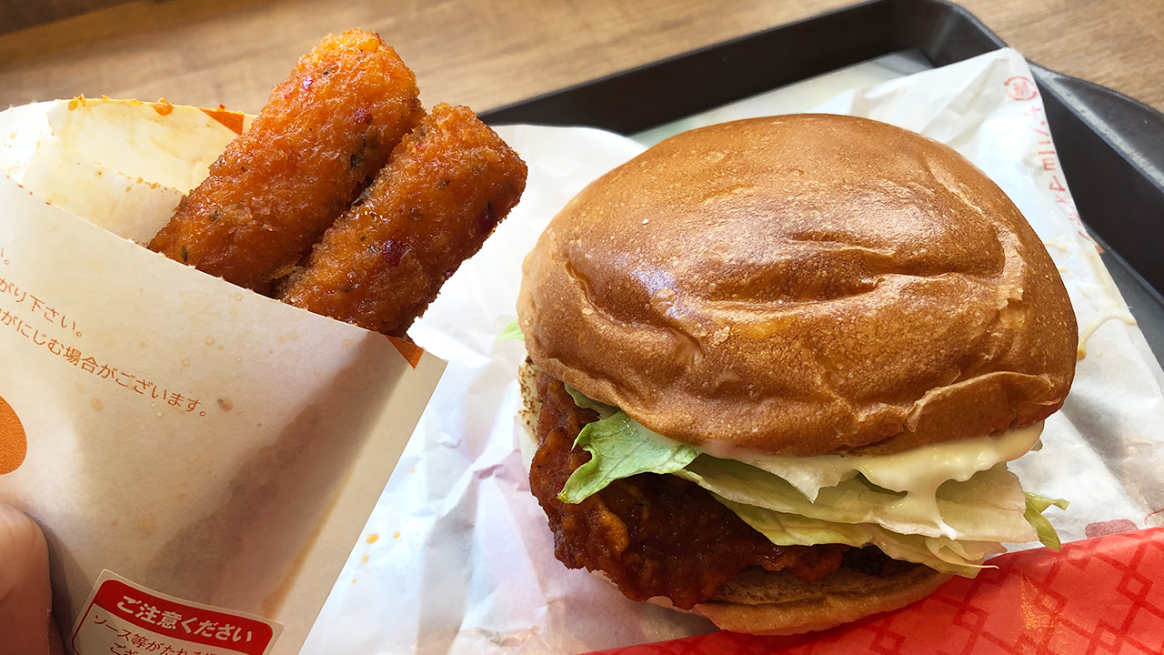 【ロッテリア】みんな大好きヤンニョム味の新作が出た!! 「チーズ ヤンニョムチキンバーガー＆チーズハットグ風ヤンニョムチーズスティック」食べてみた♪