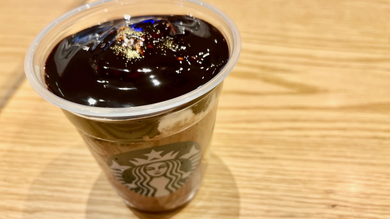 本日発売! スタバ新作 #オペラフラペチーノ は、価格も味も高級!? 気になるカロリーもまとめてチェック!