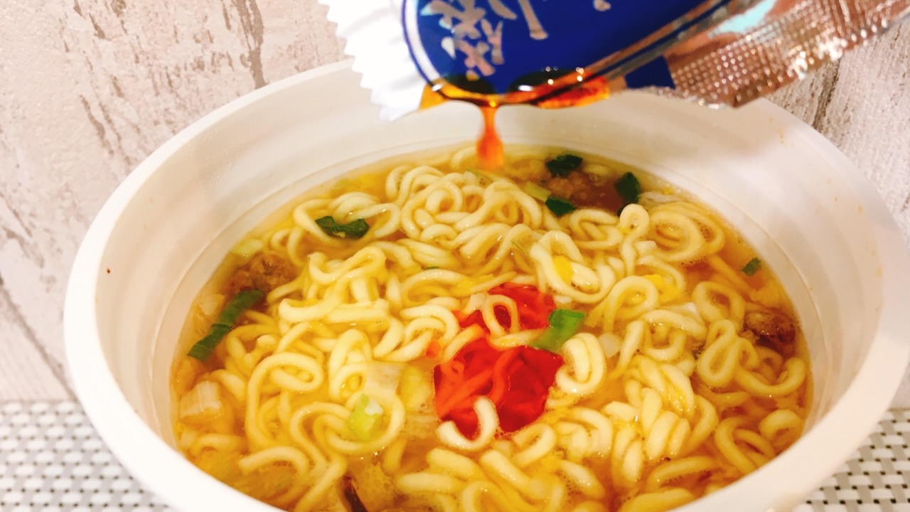 人気店のスーラータンメンがカップ麺化!! 酸味も辛味もマイルドで最後まですっきり美味しい♪