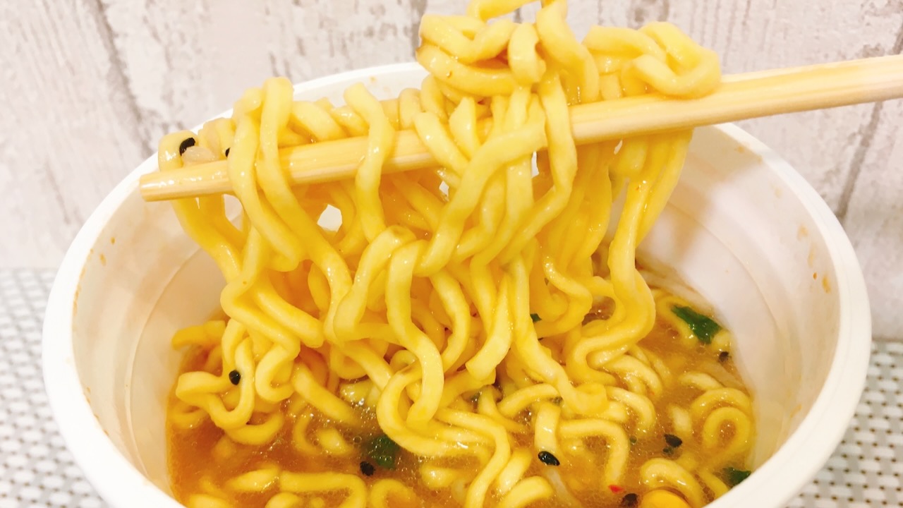 味噌と黒ごまの相性に驚かされる! 昔懐かしい味噌ラーメンど真ん中なカップ麺を発見!!