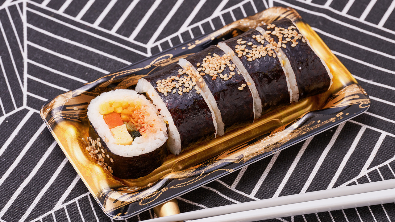 お花見シーズン到来! 外でも中でも楽しめる「巻寿司セット」「ライスバーガー」ほか、3/15より新発売! #ローソンストア100