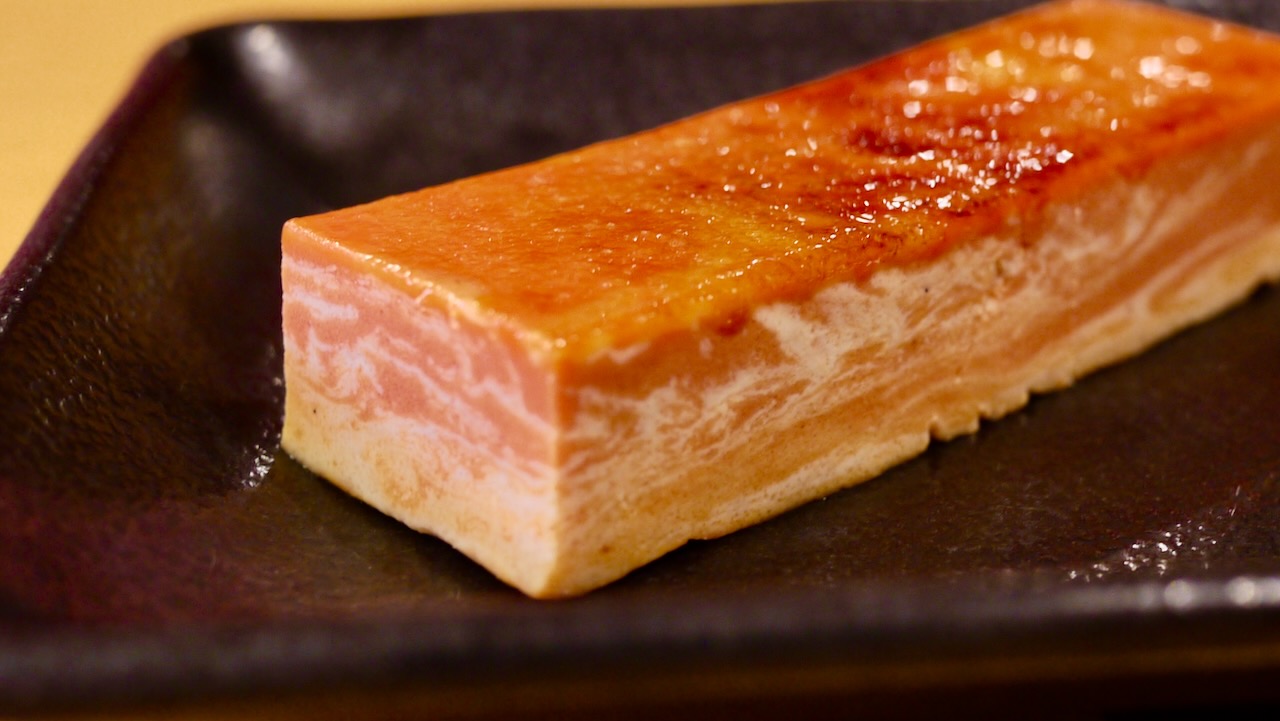 スシロー新作「春のスイーツ」が“厚切りベーコン”にしか見えない!?