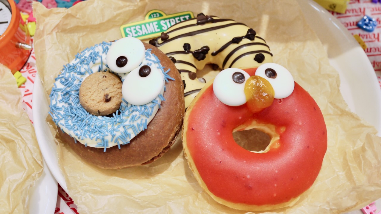 【4/19発売】エルモとクッキーモンスターの激かわドーナツが登場!! ひと足先に食べてみた♪