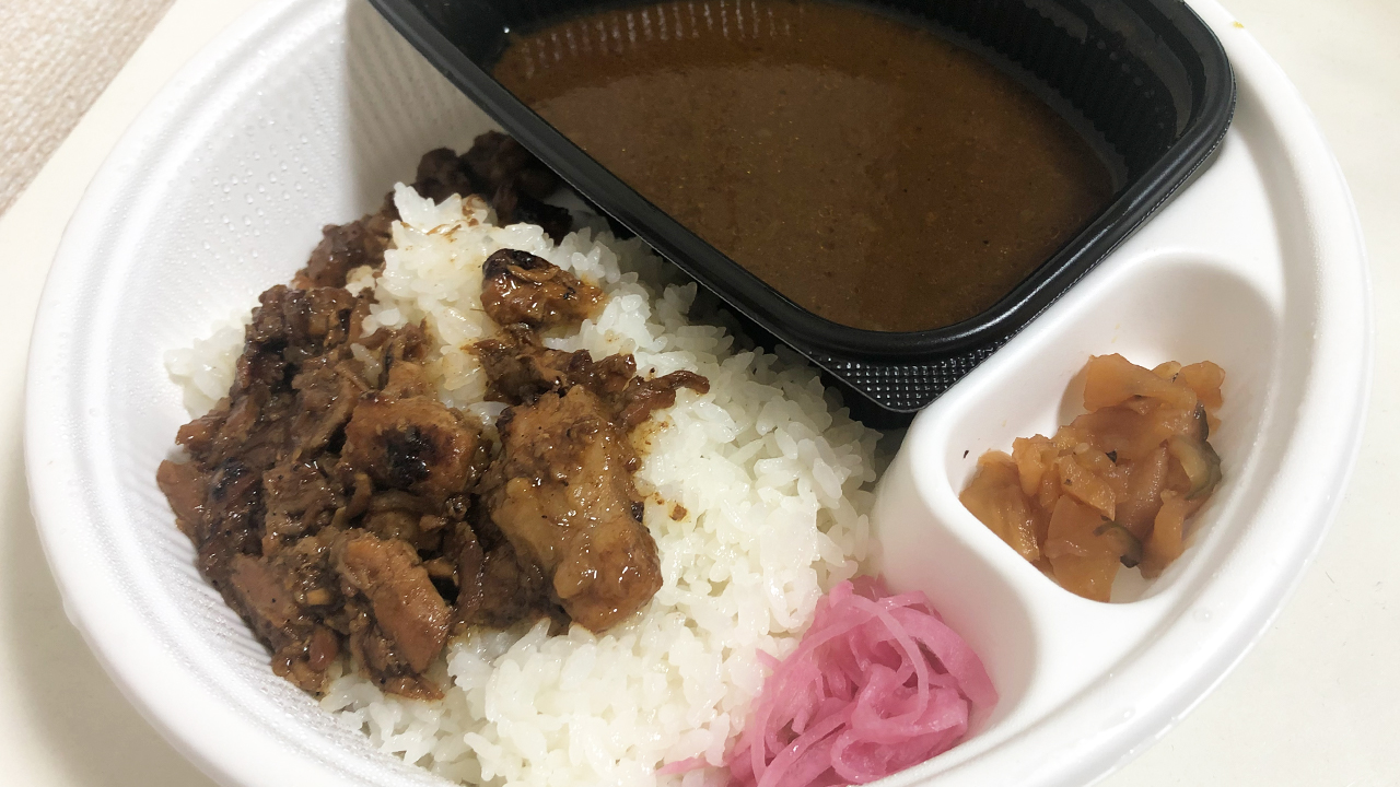 炭火ポーク×カレーのタッグ、最強!! すき家「炭火とろとろポークカレー」実食レビュー